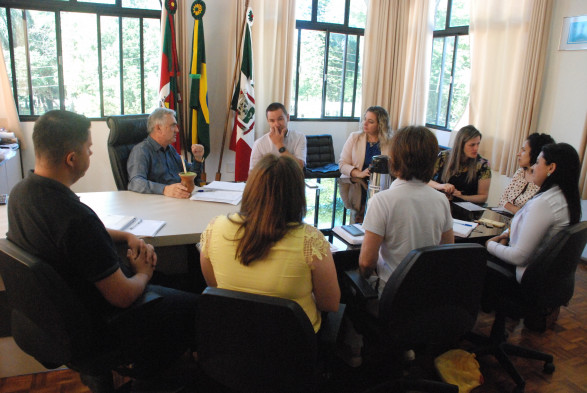 Comitê se espelha em Pejuçara para implantar programa de Educação Empreendedora