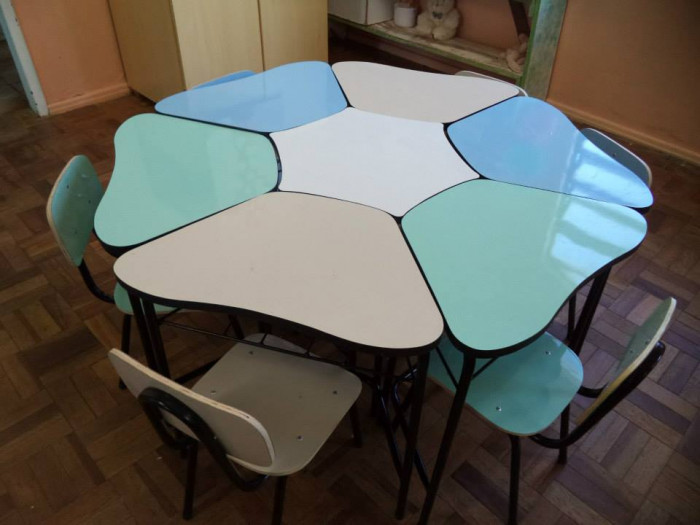 PRÉ ESCOLA - CIRANDA DO SABER RECEBE MESAS E CADEIRAS NOVAS