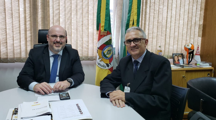 Prefeito acompanha andamento de projetos de Pejuçara e assina convênio em prol do Hospital Rio Branco