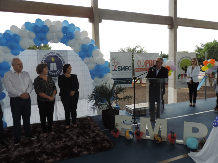 Prefeito entrega obra de quadra poliesportiva a comunidade da escola Pejuçara