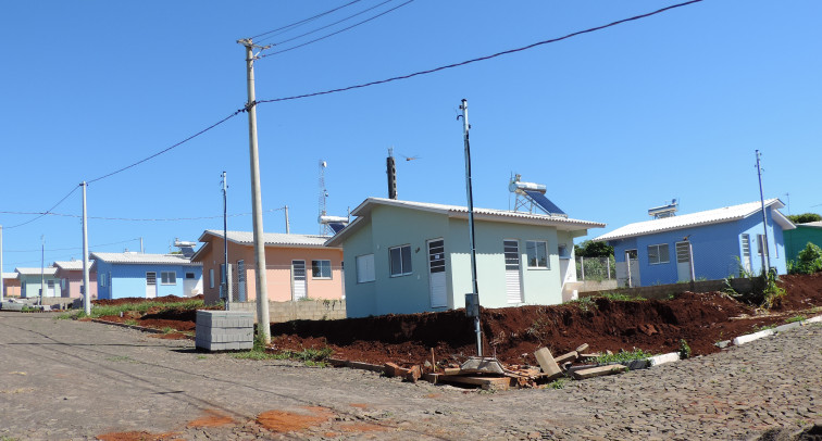 Caixa solicita autorização à Pejuçara para disponibilizar modelo de sorteio de casas construídas com recursos do FAR a outros municípios. 