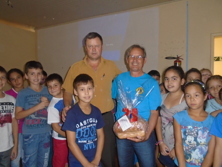 Escola Municipal mobiliza alunos em atividades alusivas aos 50 Anos