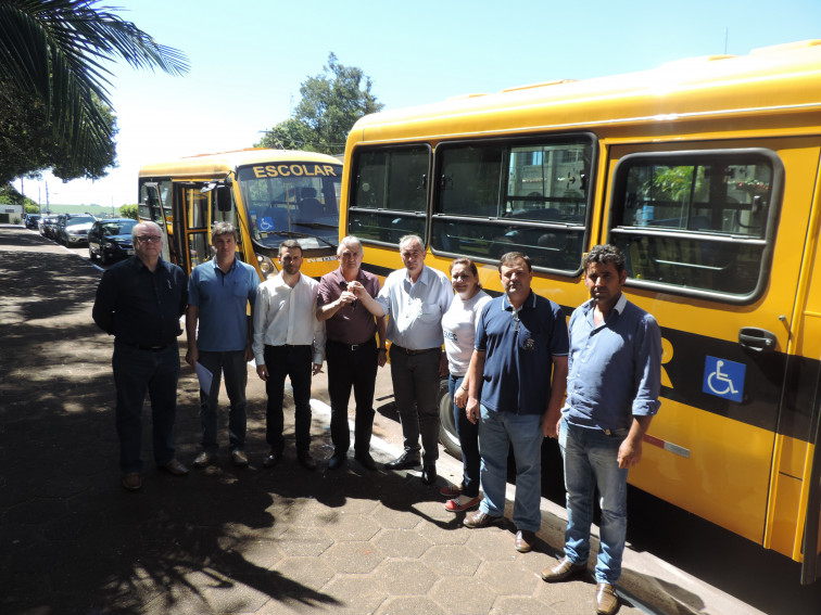 Transporte escolar de Pejuçara tem mais dois ônibus adquiridos com recursos próprios