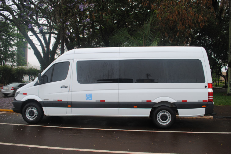 Município recebe veículo para o transporte de usuários da saúde