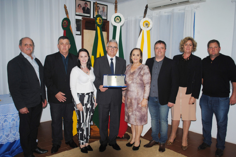 Prefeito Buzzatti é homenageado com título de Cidadão Honorário de Pejuçara