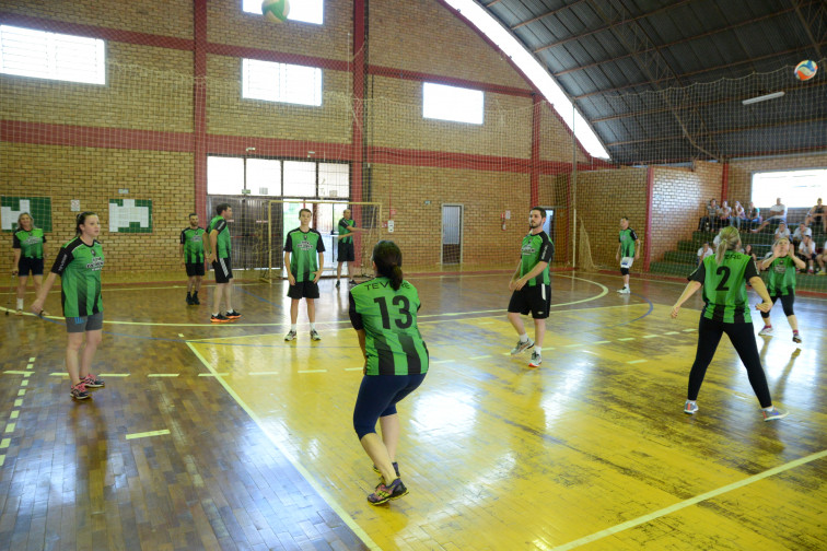 Realizada primeira rodada do campeonato municipal de voleibol