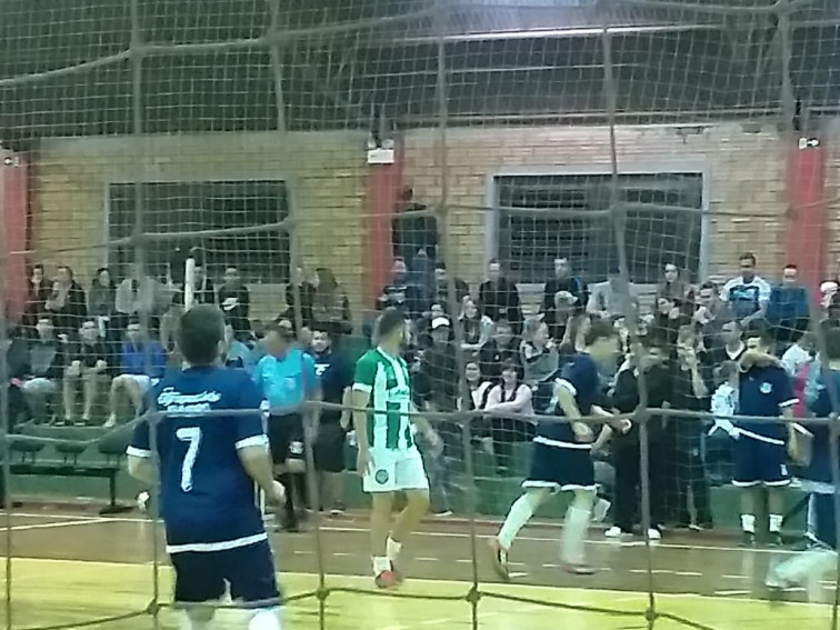 Santa Apolônia lidera campeonato interbairros de Futsal